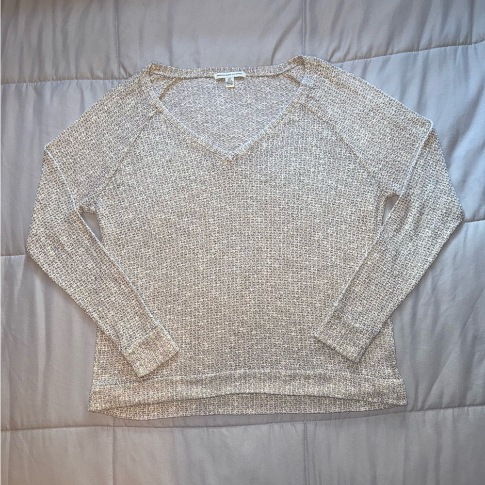 American Eagle Gray V-Neck Knit Sweater Size Medium